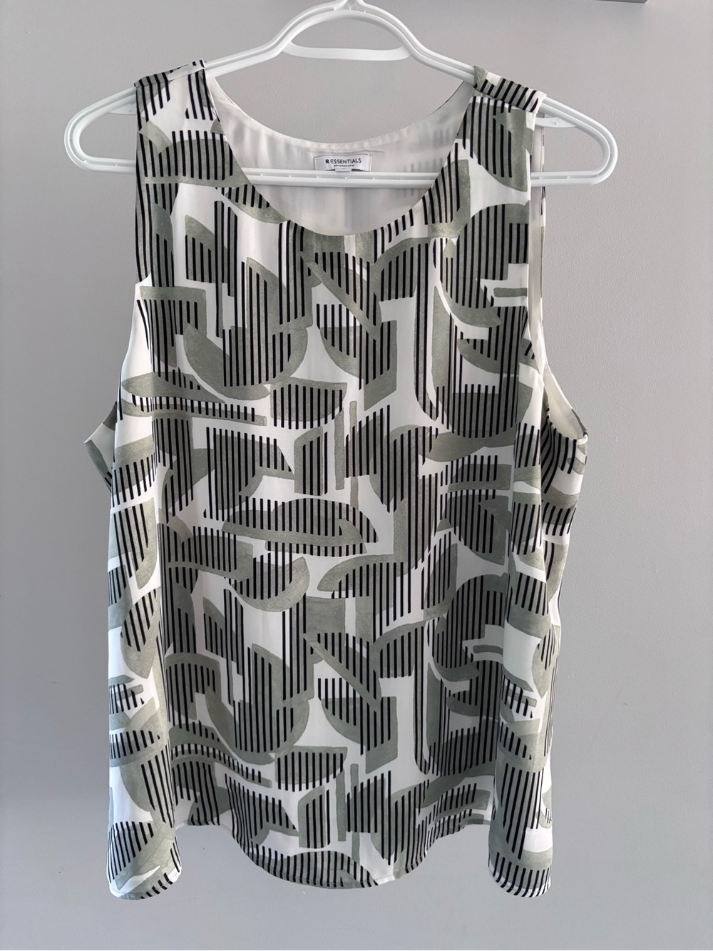 Reitmans R Essentials Olive & White Graphic Sleeveless Shell Top